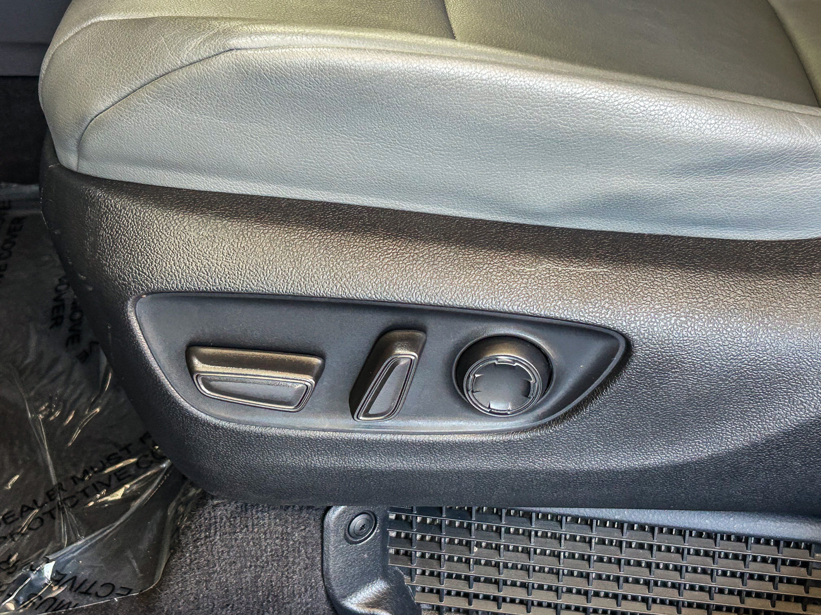 Used 2024 Toyota Sienna XLE FWD image 23