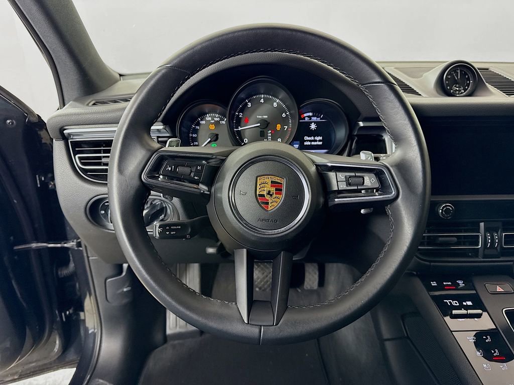 Used 2022 Porsche Macan image 12