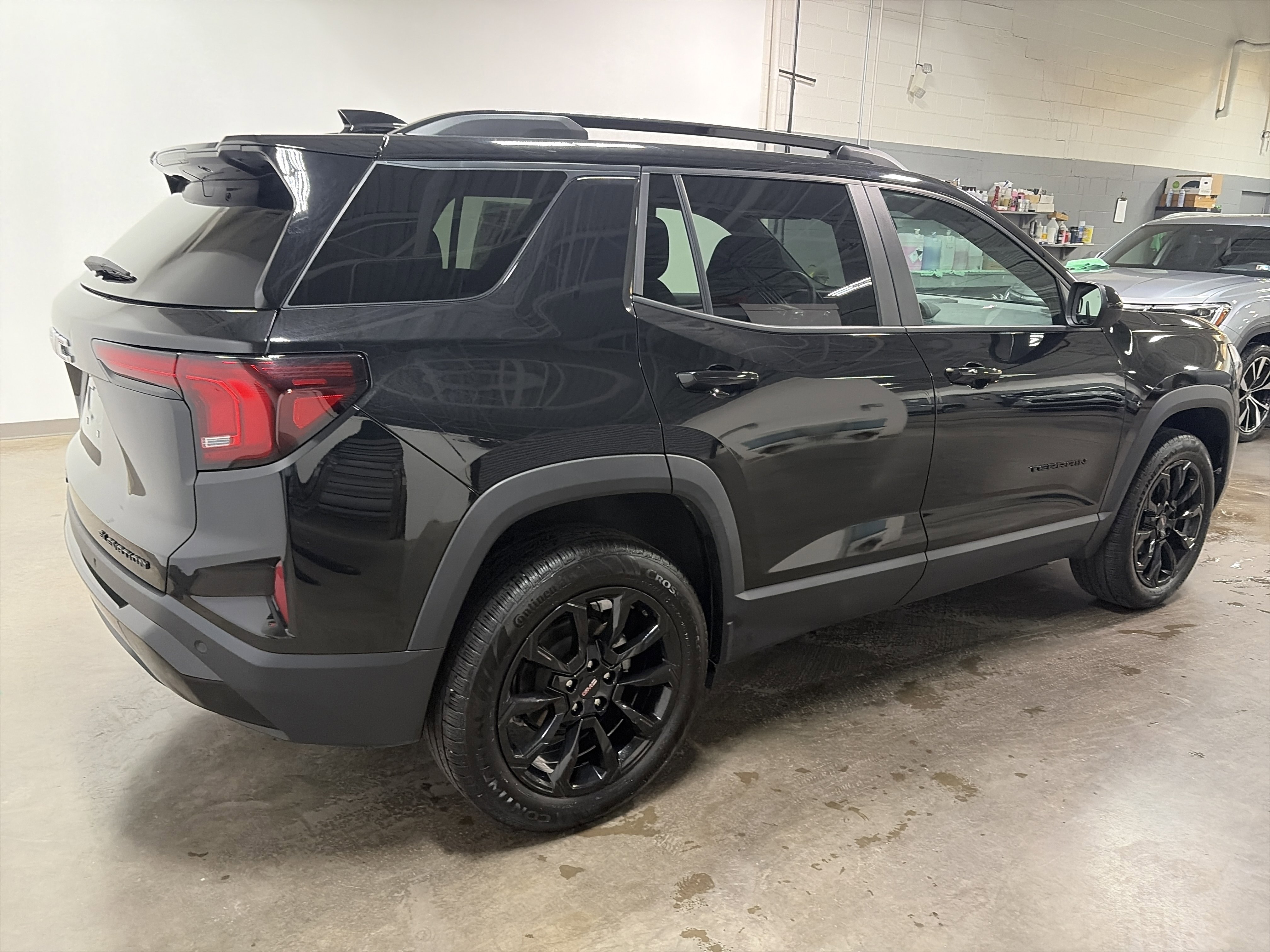 Used 2026 GMC Terrain Elevation w/ Elevation Premium Package image 3