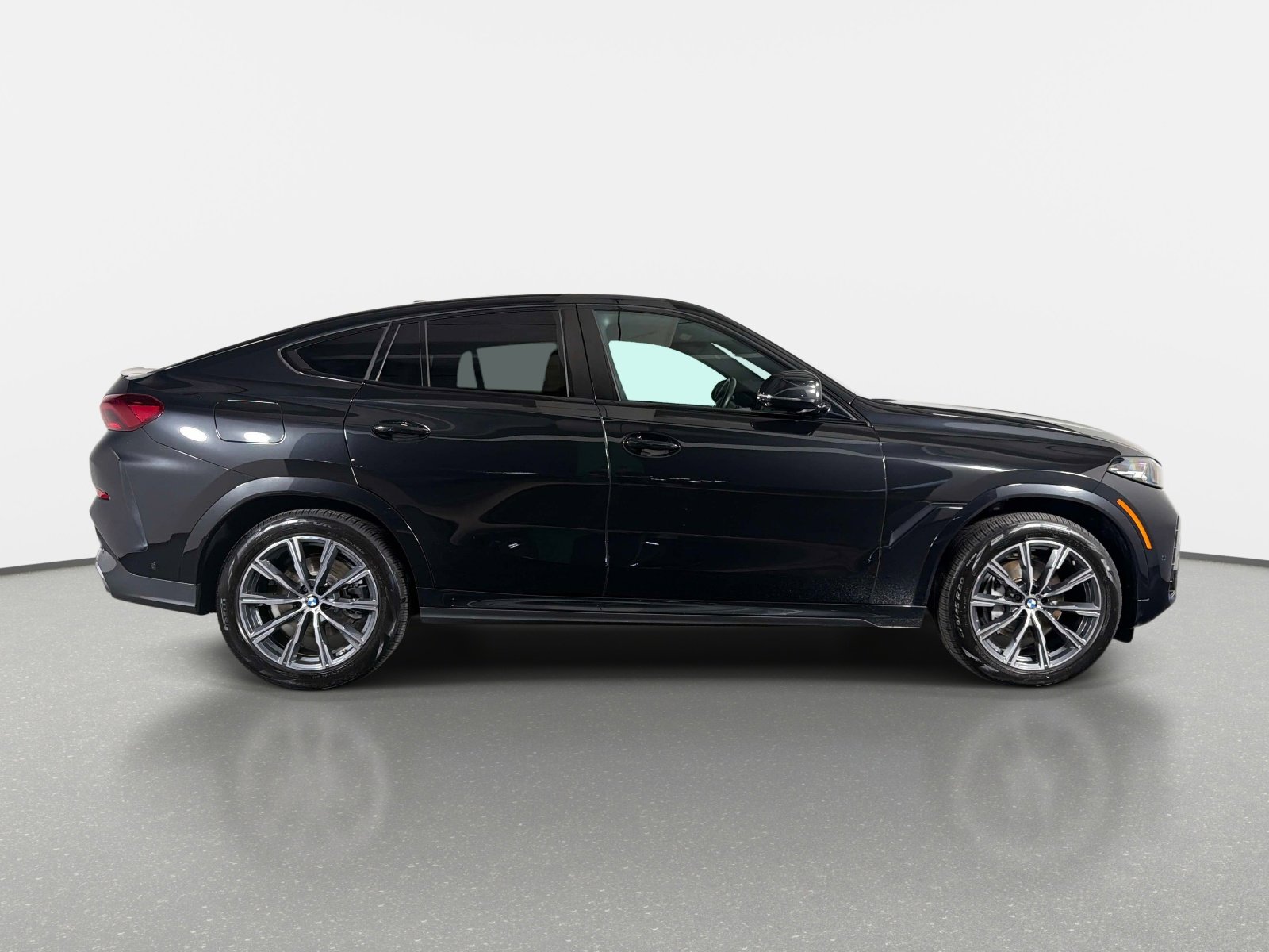 Used 2024 BMW X6 xDrive40i w/ Parking Assistance Package AWD/4WD image 19