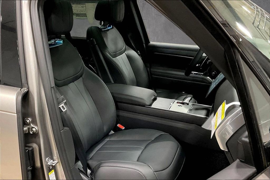 New 2026 Land Rover Range Rover SE image 11