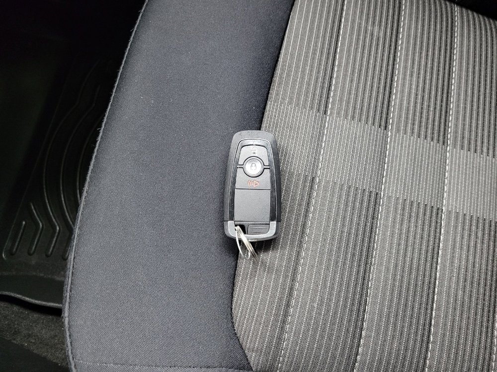 Used 2018 Ford Edge SEL image 32