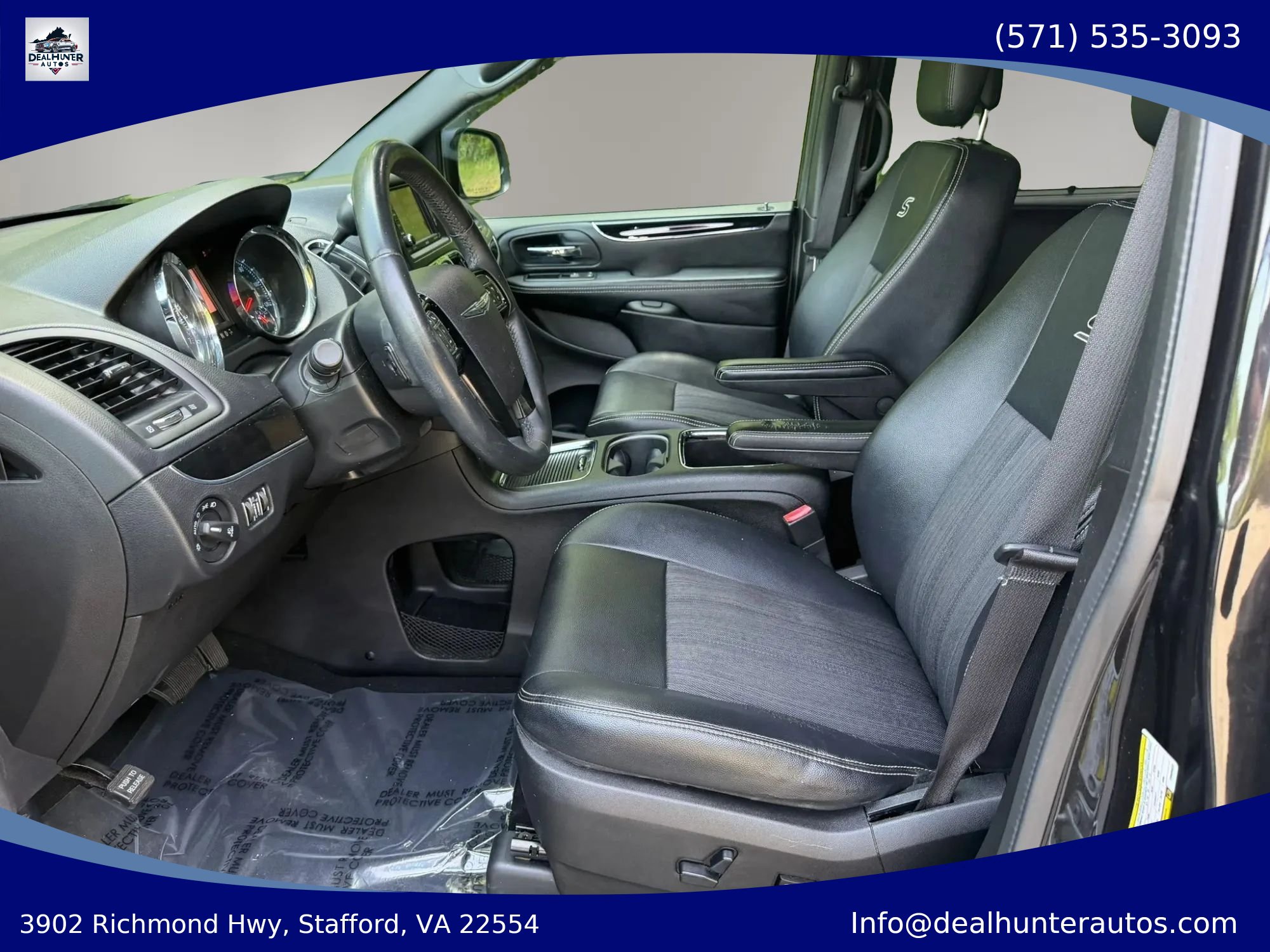 Used 2015 Chrysler Town & Country S FWD image 24