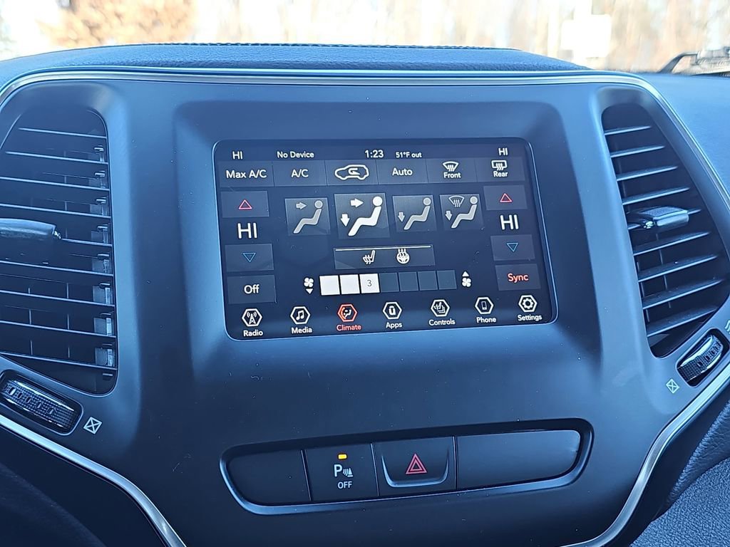 Used 2020 Jeep Cherokee Latitude Plus w/ Comfort/Convenience Group image 23