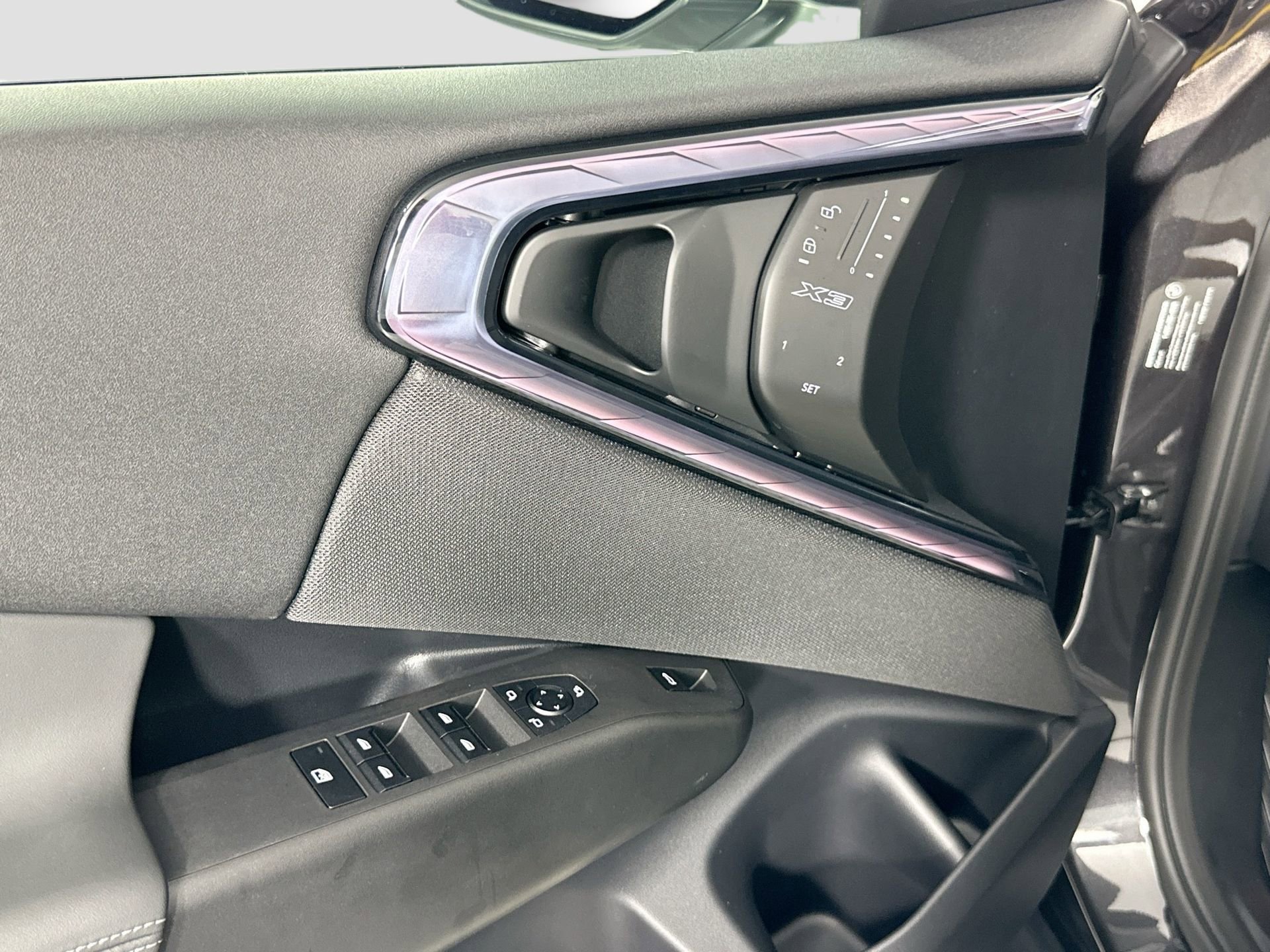 Used 2025 BMW X3 xDrive30i w/ Convenience Package image 17