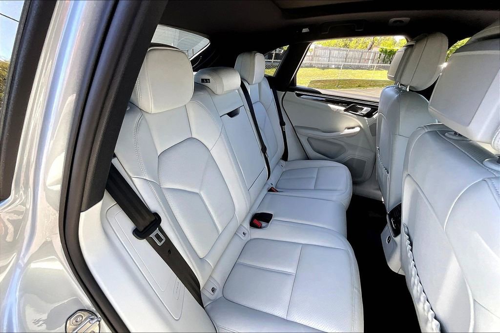 Used 2023 Porsche Macan Turbo image 22