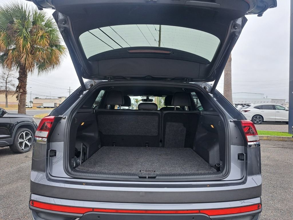 Used 2023 Volkswagen Atlas Cross Sport SE image 25