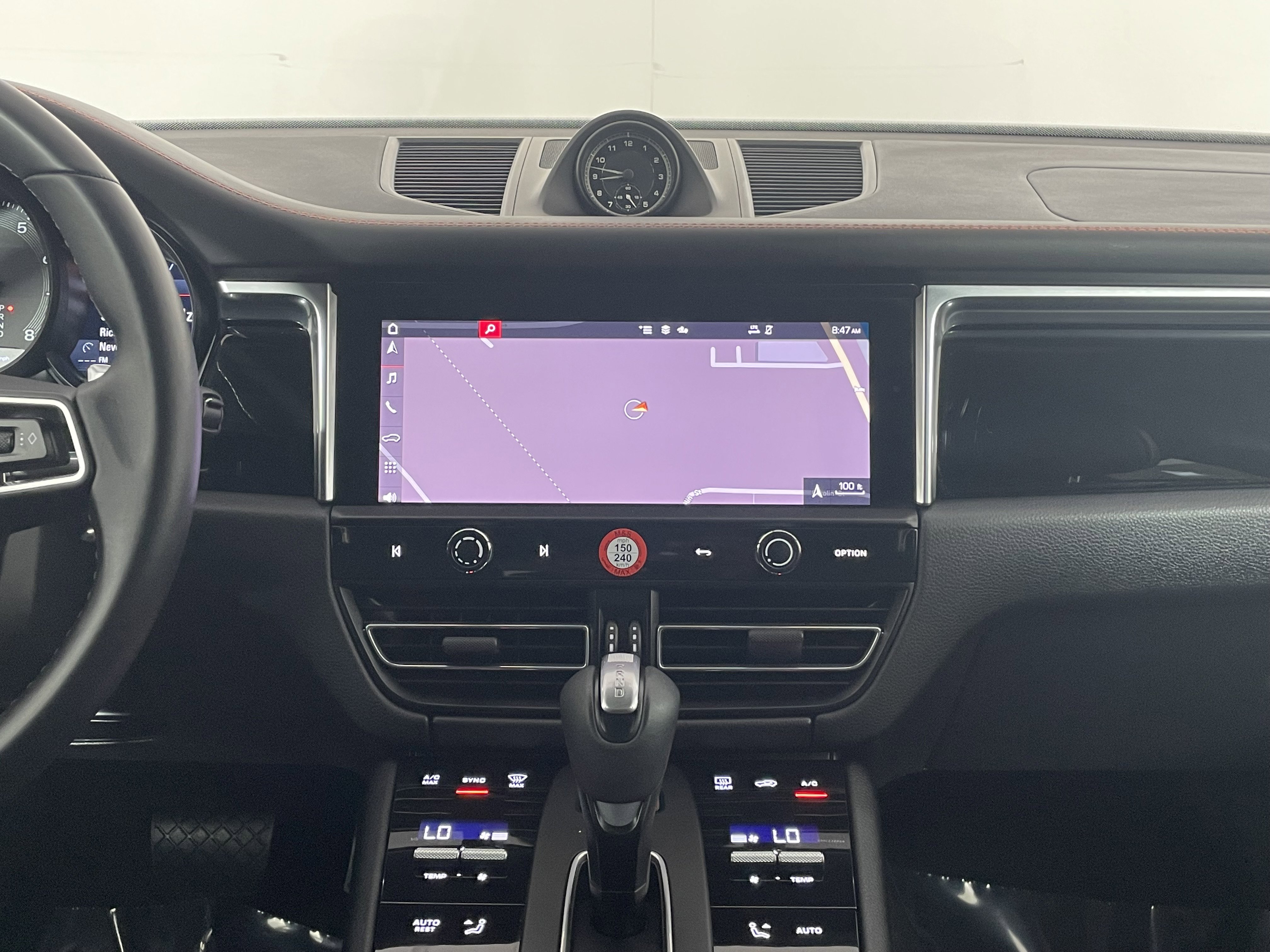 Certified 2022 Porsche Macan AWD/4WD image 19