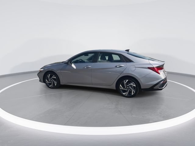 Certified 2025 Hyundai Elantra SEL FWD image 6