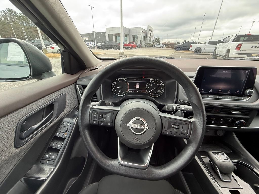 Used 2023 Nissan Rogue S image 14