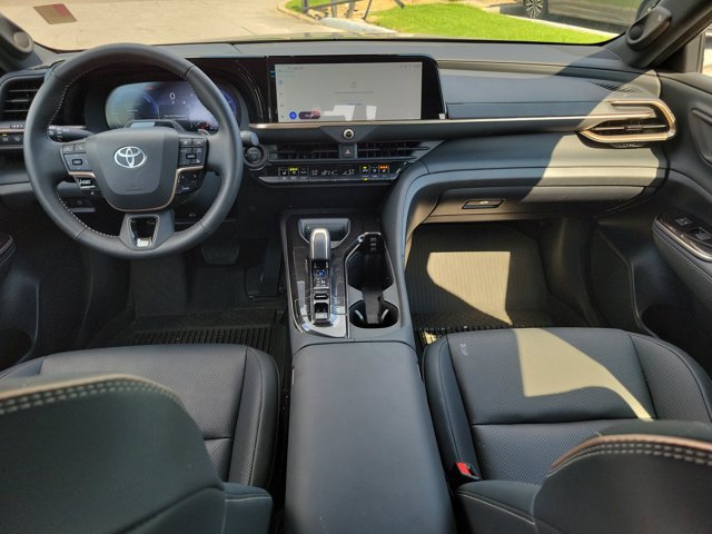 Used 2025 Toyota Crown Signia image 13