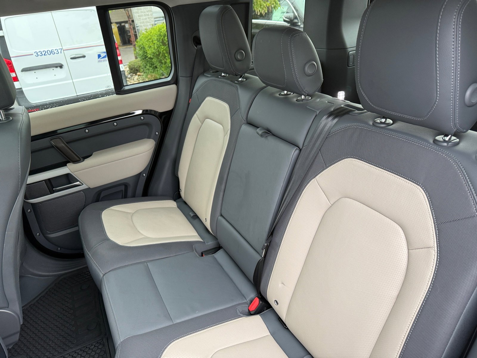 Used 2024 Land Rover Defender 110 X-Dynamic SE AWD/4WD image 20