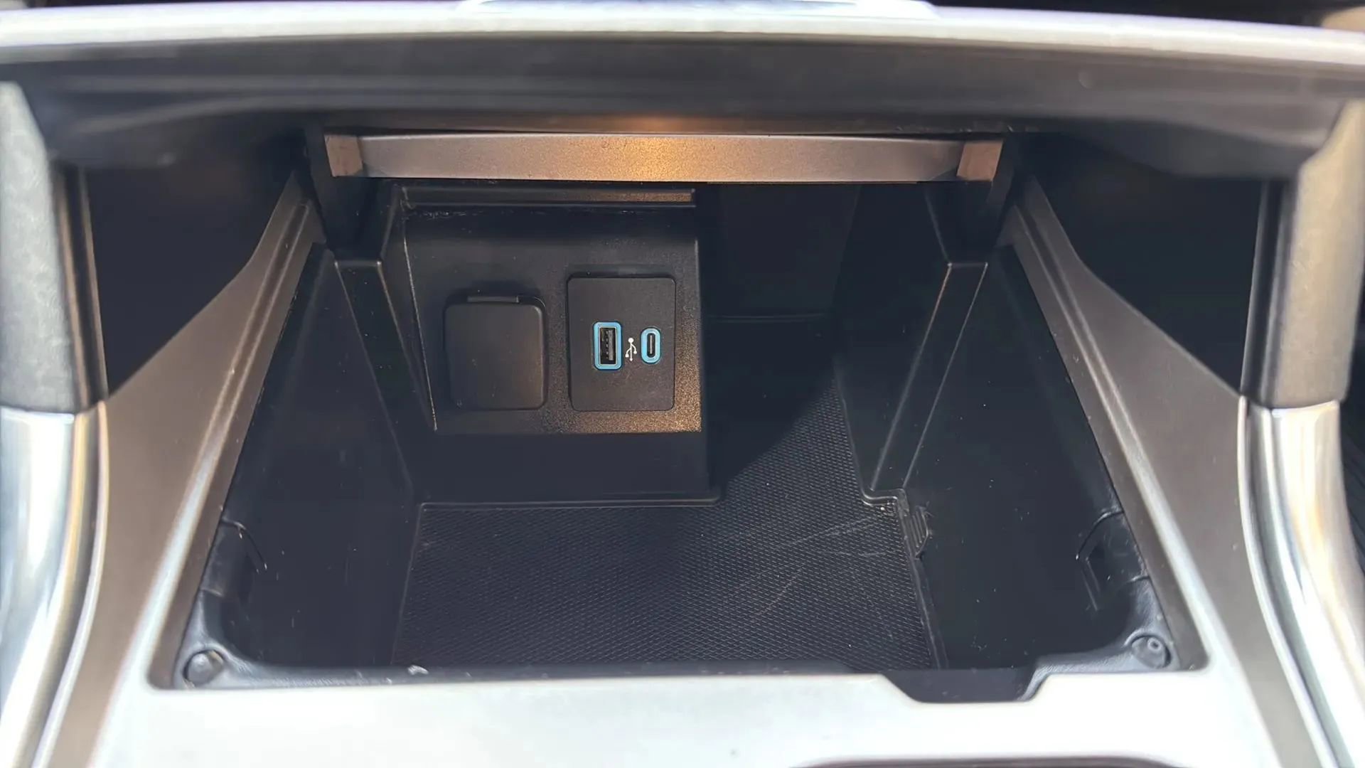 Used 2020 Ford Explorer Limited image 20