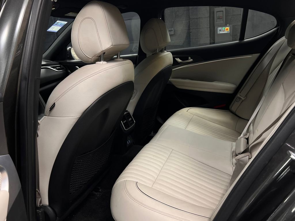 Used 2024 Genesis G70 2.5T w/ Sport Prestige Package RWD image 16