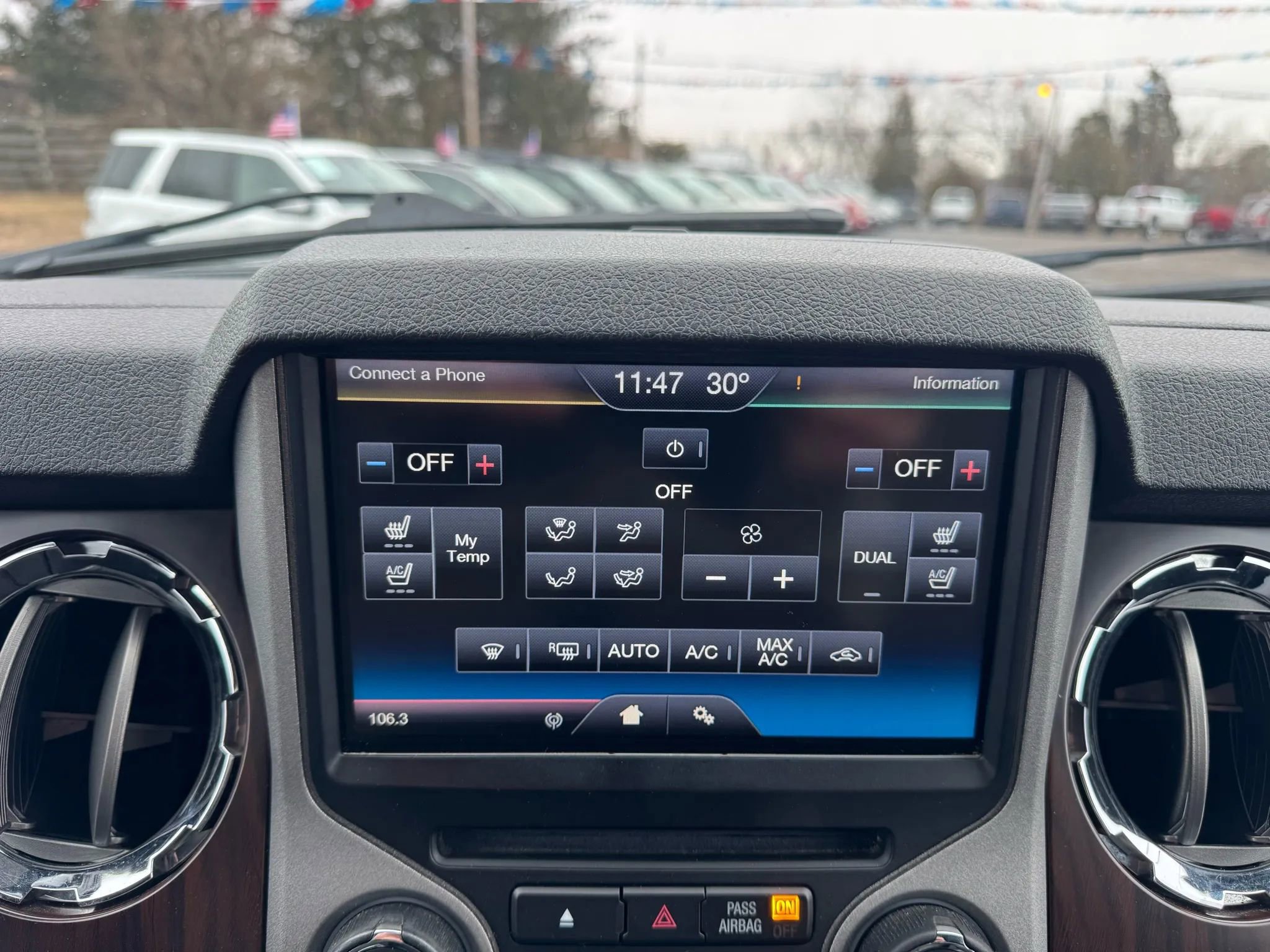 Used 2015 Ford F350 Lariat w/ Chrome Package image 23