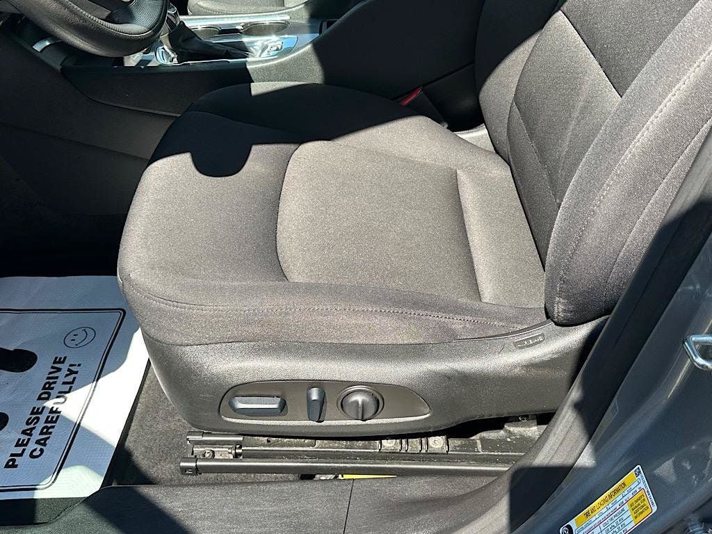 Used 2024 Chevrolet Malibu LT FWD image 12