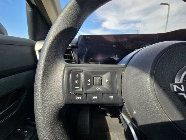 Used 2025 Nissan Kicks S image 11