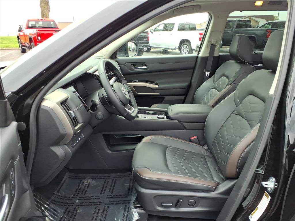 Used 2025 Nissan Pathfinder Platinum w/ Cargo Package AWD/4WD image 26