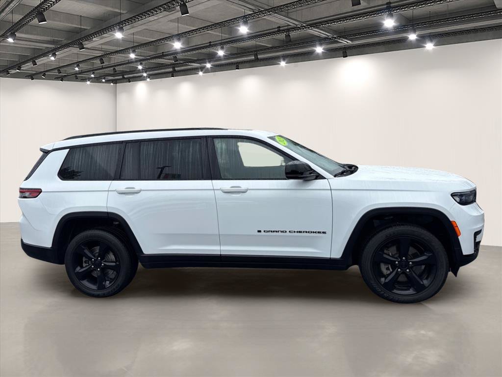 Used 2023 Jeep Grand Cherokee L Laredo AWD/4WD image 8