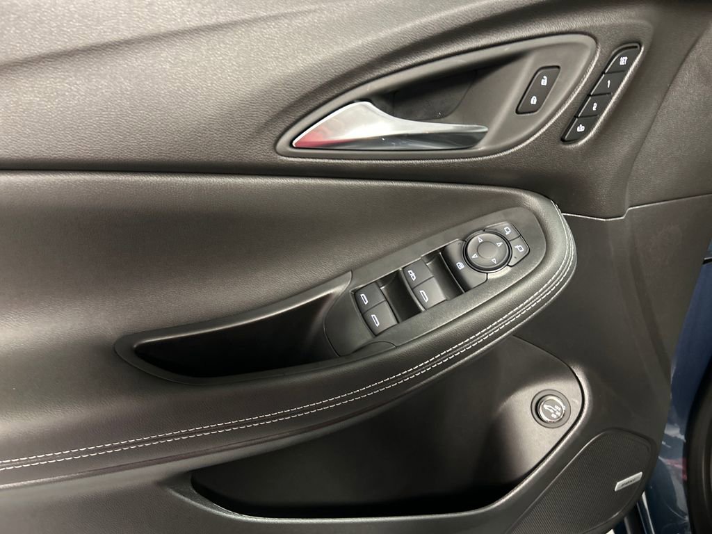 Used 2026 Buick Encore GX Avenir w/ Avenir Technology Package image 14