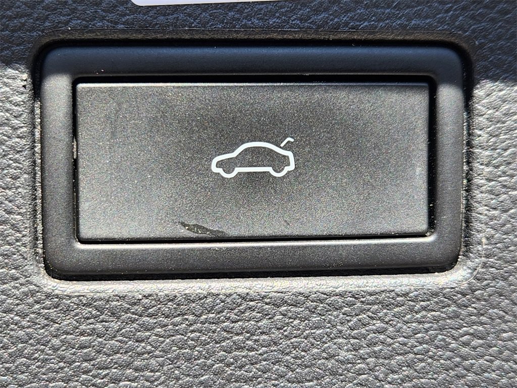 Used 2022 Volkswagen Atlas SEL Premium image 25