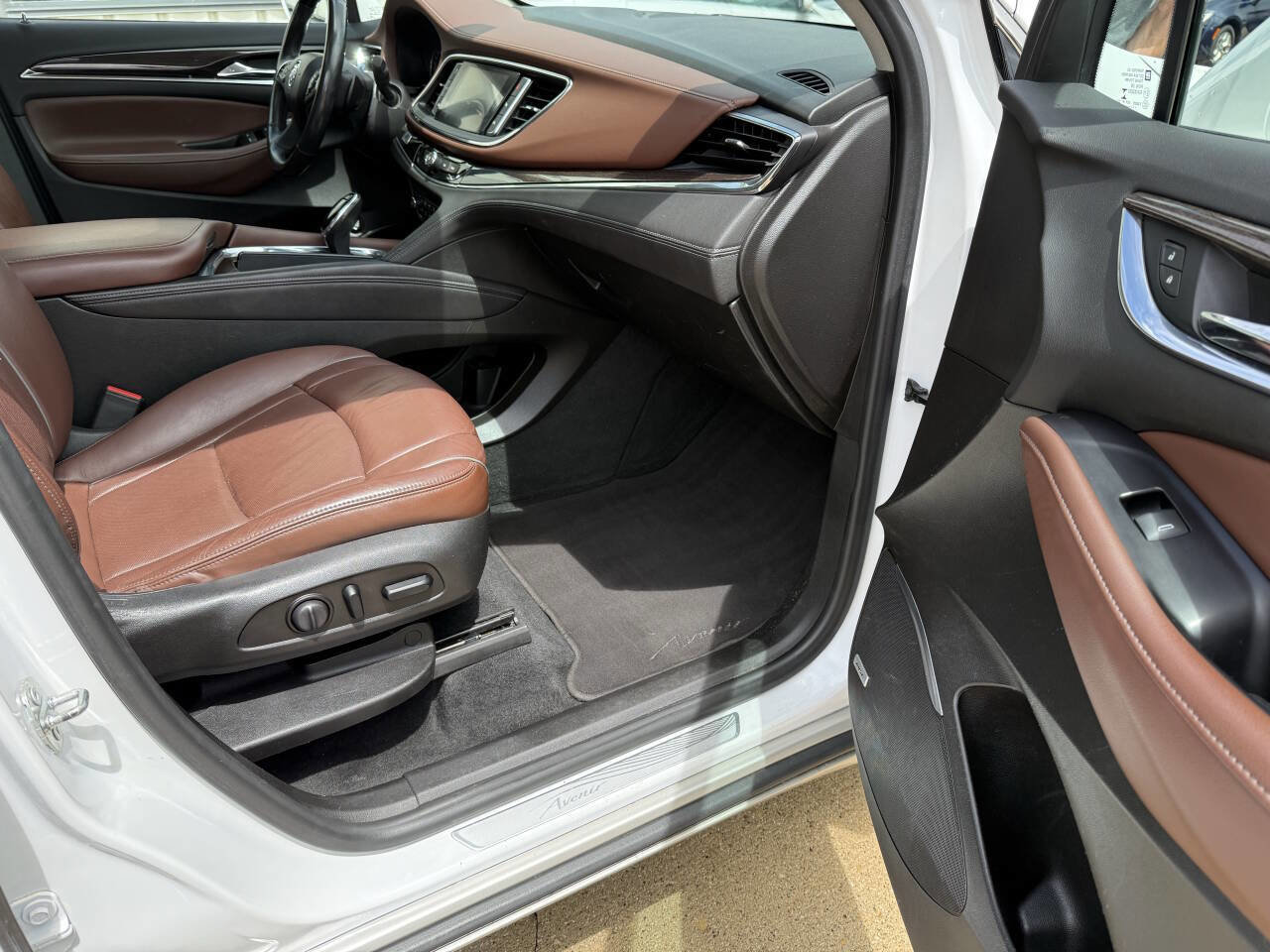 Used 2018 Buick Enclave Avenir w/ Avenir Technology Package image 12