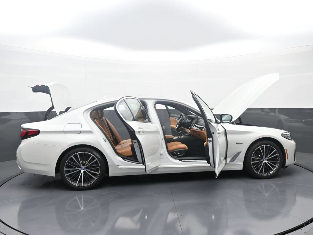 Used 2023 BMW 530e xDrive w/ Premium Package AWD/4WD image 45