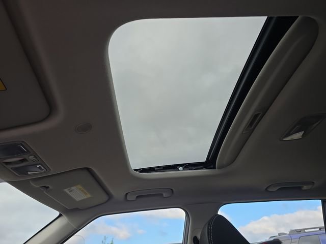 Used 2025 Hyundai Venue SEL image 28