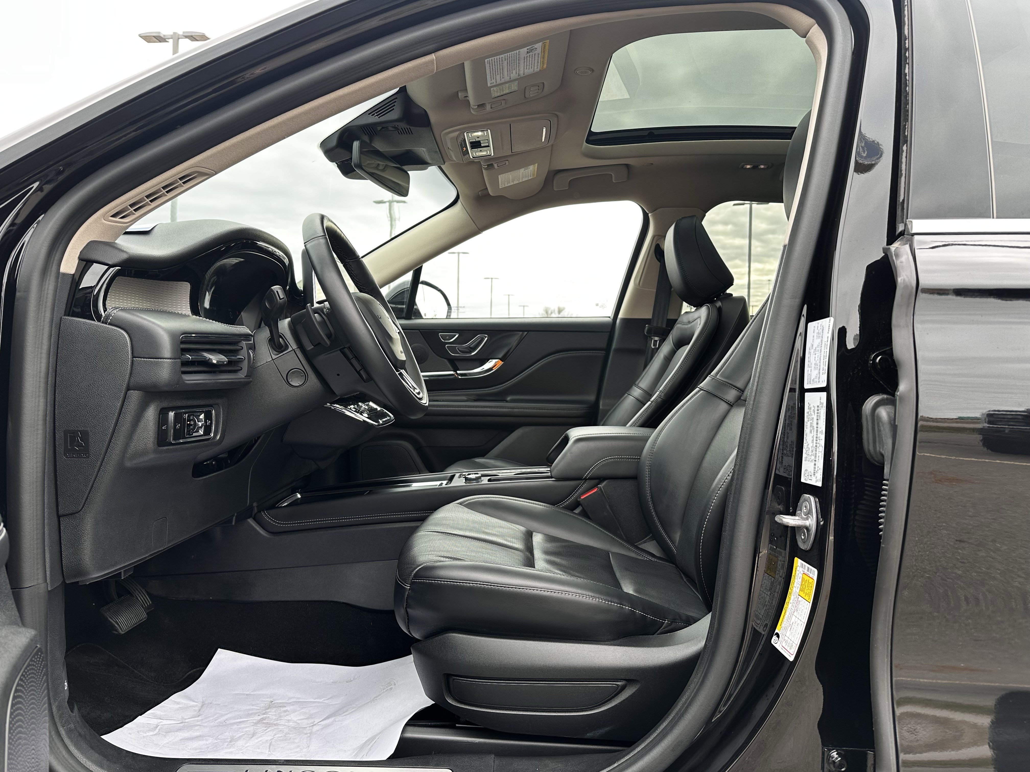 Used 2023 Lincoln Corsair Reserve w/ Equipment Group 201A image 18