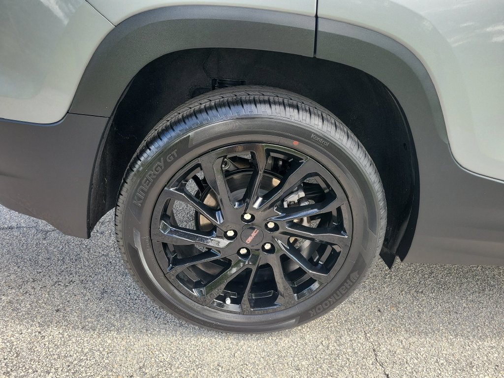 Used 2024 GMC Terrain SLE w/ Driver Convenience Package FWD image 30