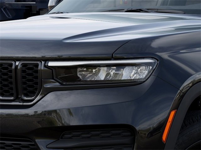 New 2025 Jeep Grand Cherokee Altitude image 10