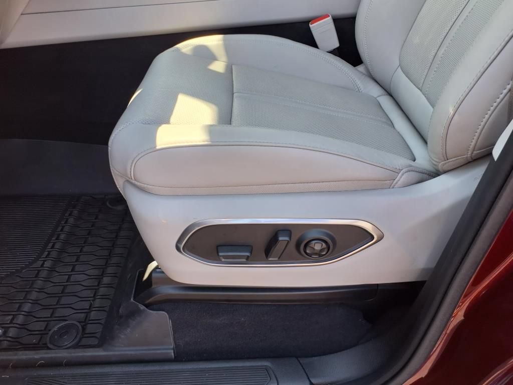 Used 2024 Jeep Wagoneer L Series III w/ Premium Group I AWD/4WD image 5
