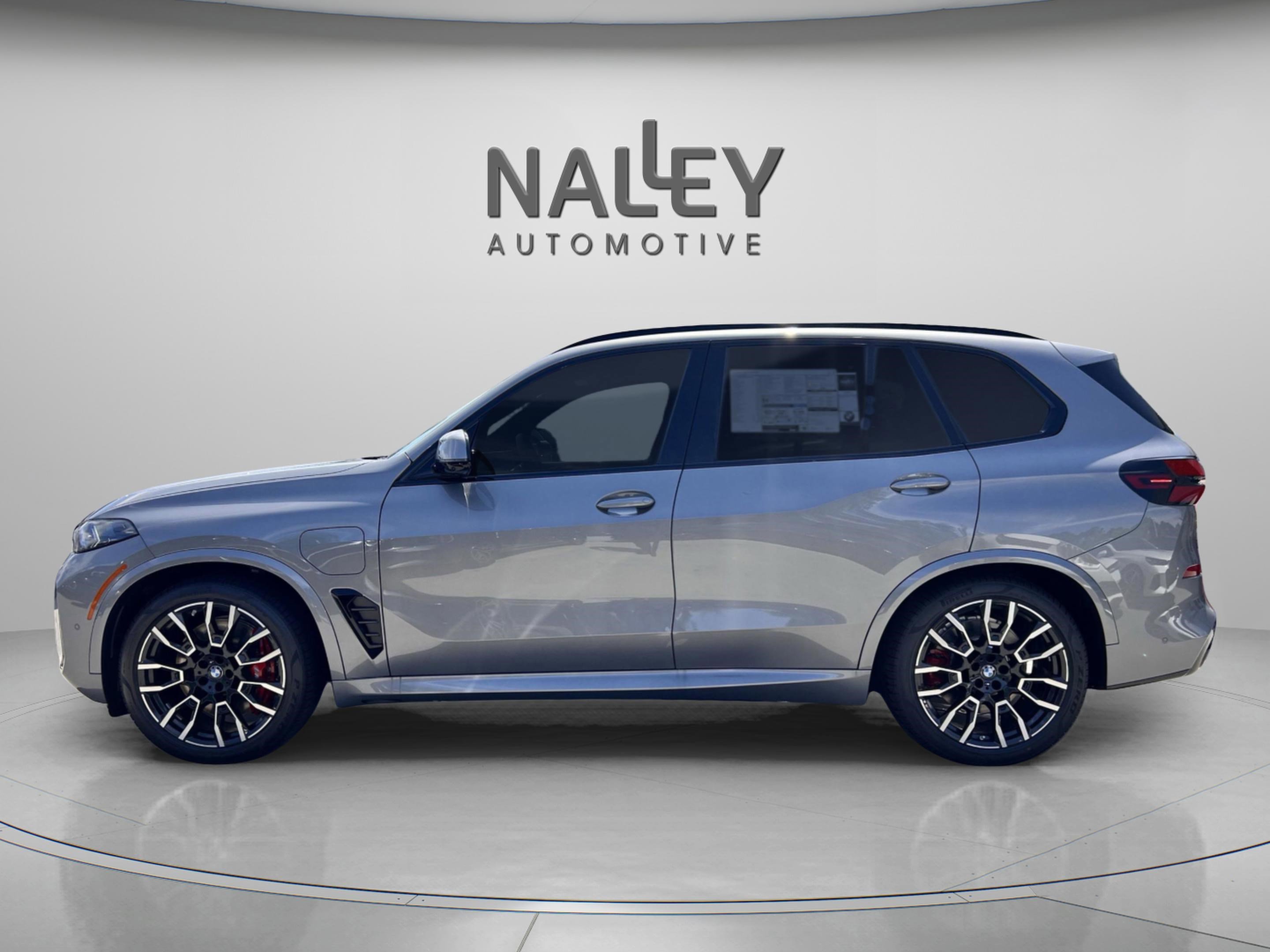 Used 2026 BMW X5 xDrive50e w/ M Sport Package image 2