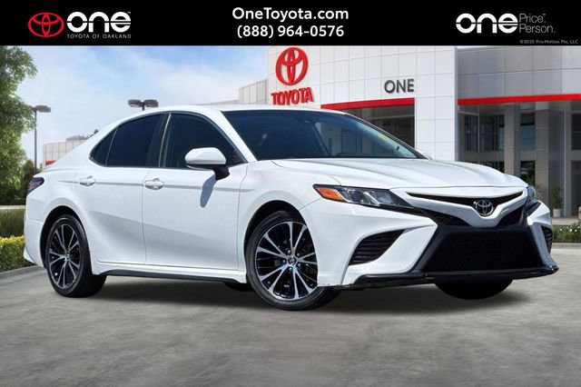 Used 2019 Toyota Camry SE FWD image 1