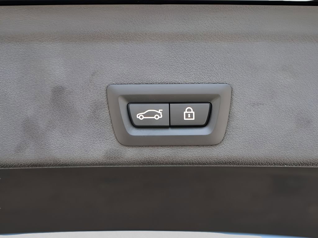 Used 2021 BMW X6 M w/ Competition Package image 17