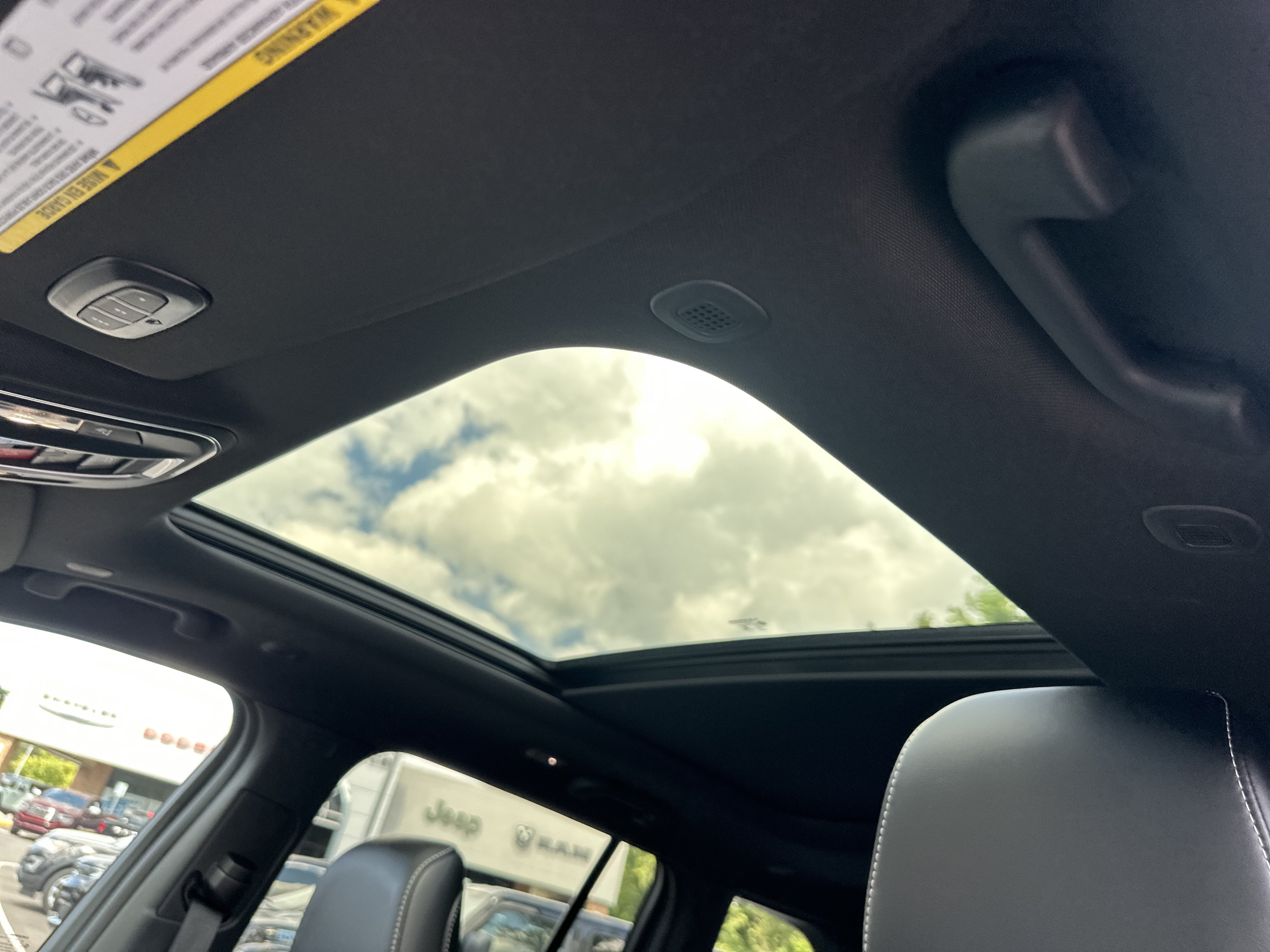 New 2027 Jeep Grand Cherokee Limited AWD/4WD image 14