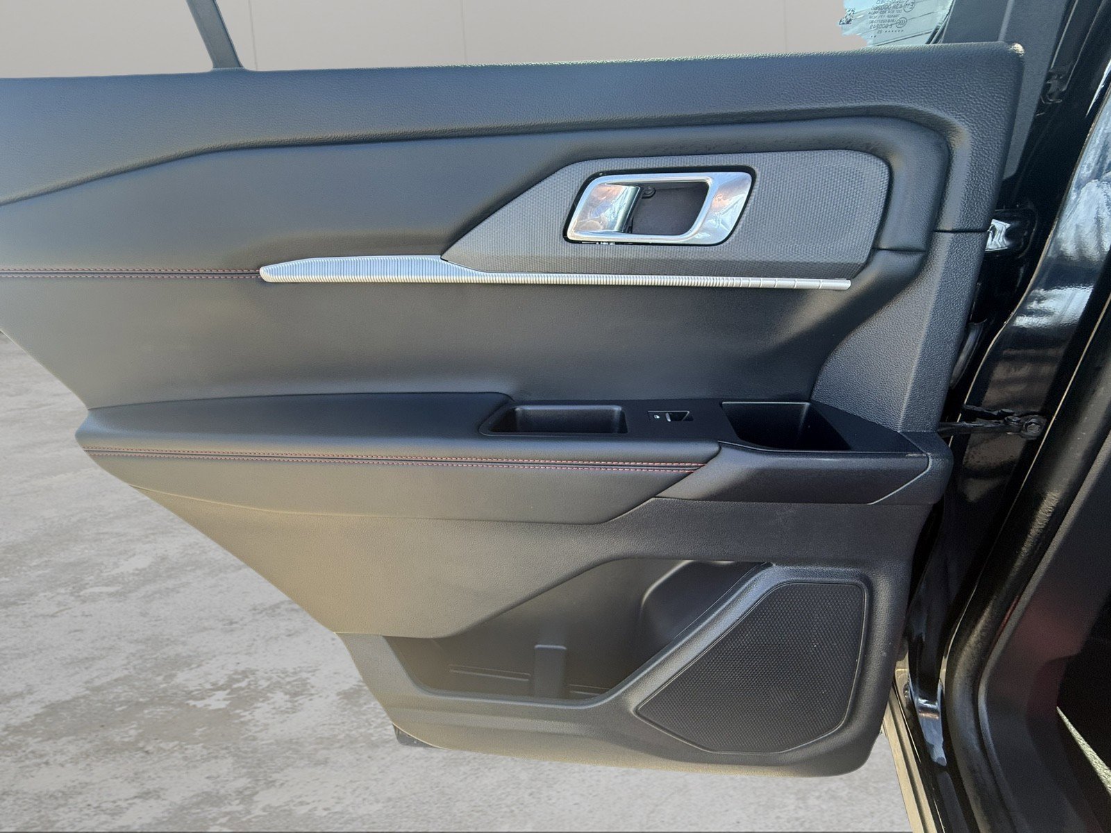 Used 2025 Ford Explorer ST-Line w/ ST-Line Street Pack image 29