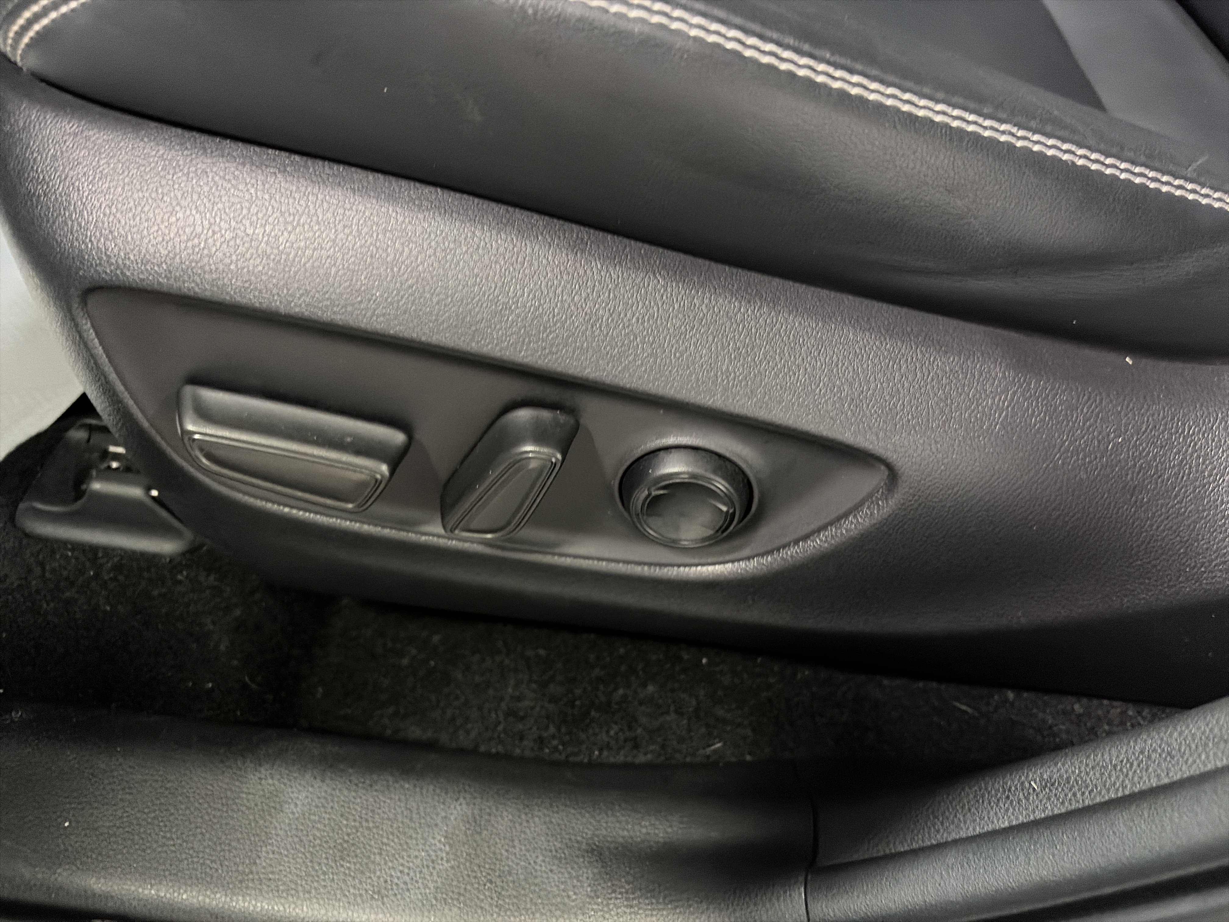 Used 2020 Toyota RAV4 Limited w/ Carpet Mat Package AWD/4WD image 14