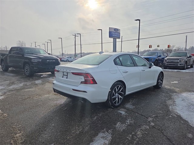 Used 2019 Volvo S60 T5 Momentum w/ Premium Package image 14