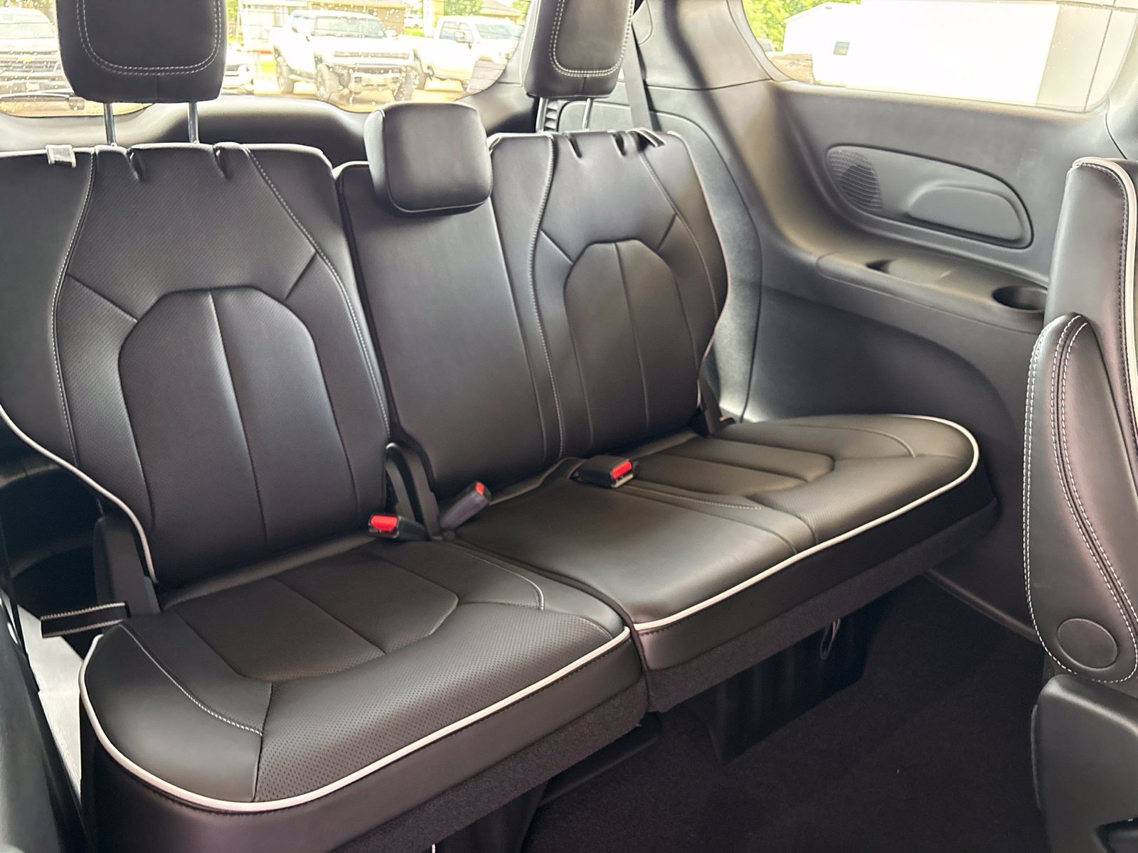 New 2027 Chrysler Pacifica Limited FWD image 20