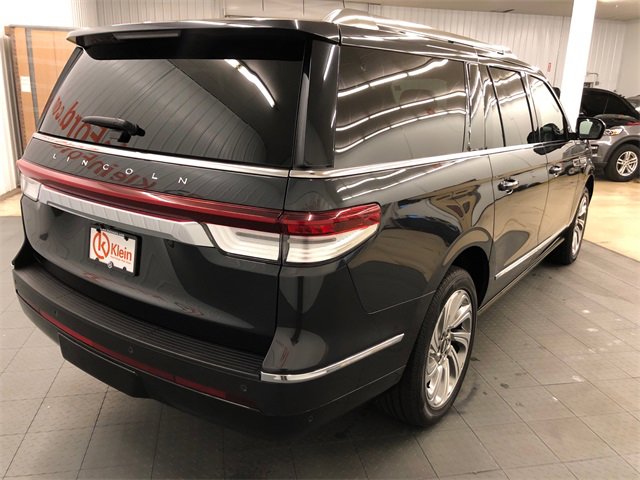 Used 2024 Lincoln Navigator L Reserve image 12