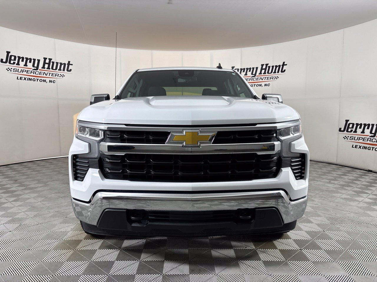 Used 2025 Chevrolet Silverado 1500 LT AWD/4WD image 2