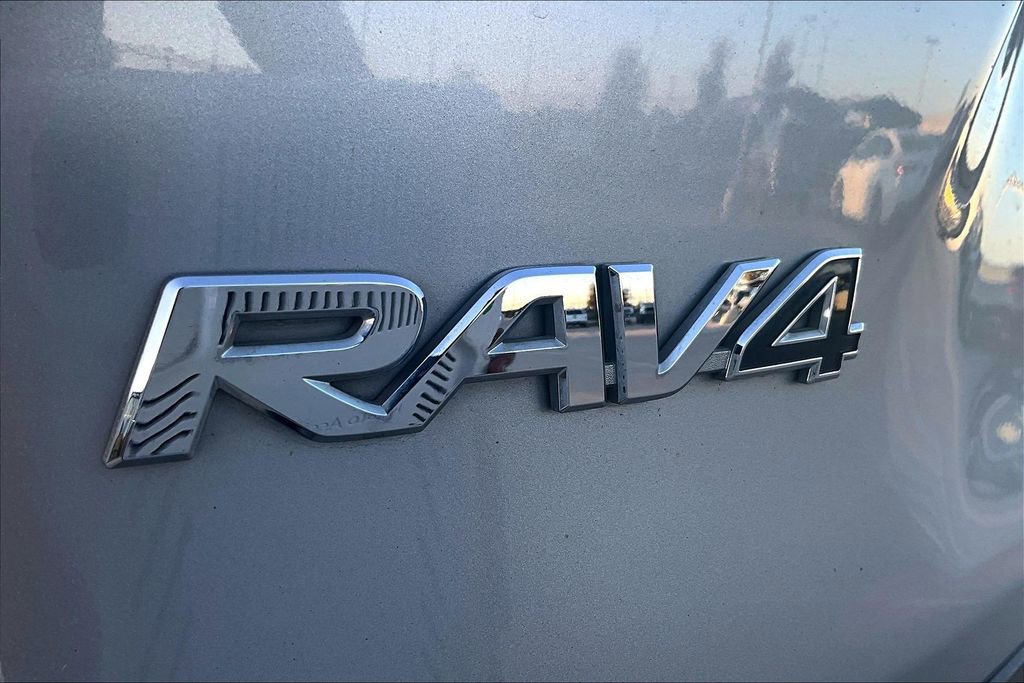 Used 2019 Toyota RAV4 LE image 38