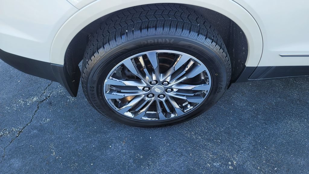Used 2017 Cadillac XT5 Premium Luxury w/ LPO, Wheel Lock Package FWD image 13
