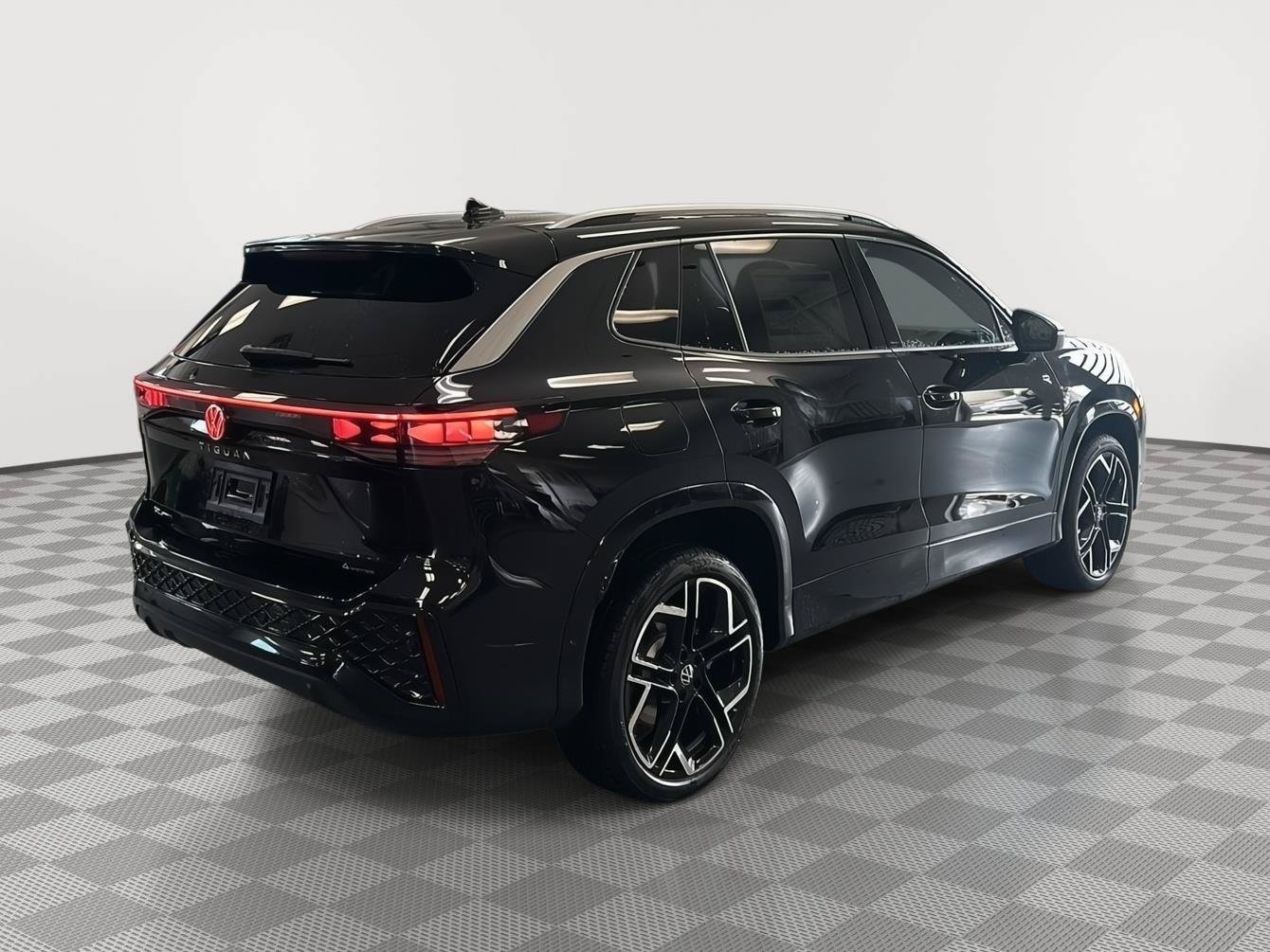 New 2026 Volkswagen Tiguan SEL R-Line AWD/4WD image 5