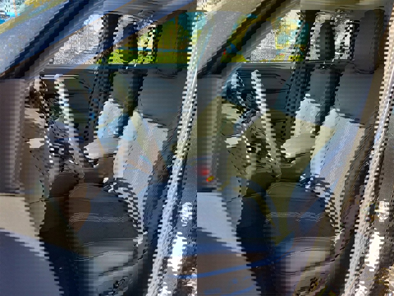 Used 2025 MAZDA CX-50 AWD 2.5 S w/ Premium Package image 17