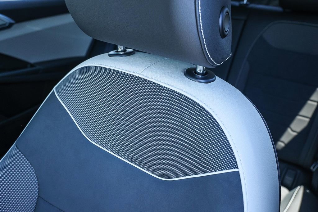 New 2025 Volkswagen Taos SE image 42