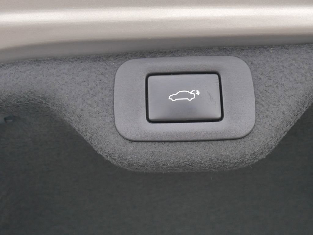 Used 2019 Lexus ES 300h w/ Accessory Package 2 image 18