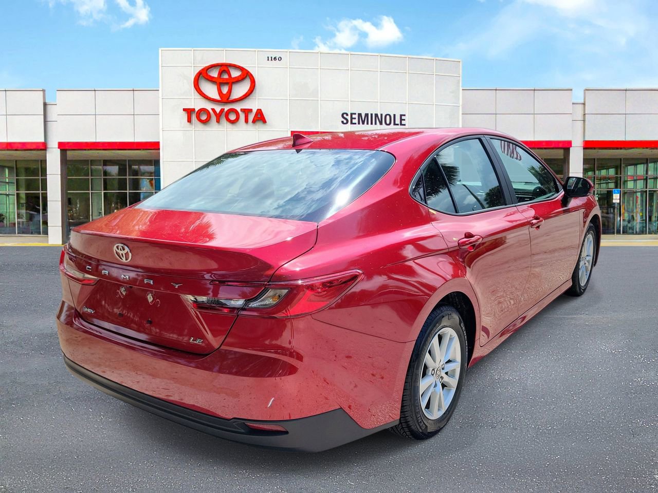 Used 2025 Toyota Camry LE image 3