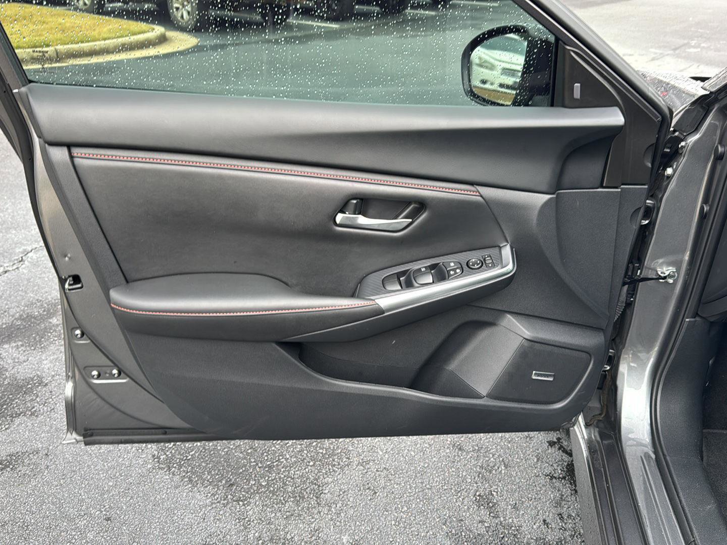 Used 2024 Nissan Sentra SR w/ SR Premium Package image 14